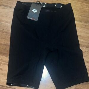 Arena Women’s Powerskin Carbon Duo top and bottom size 32 in black.